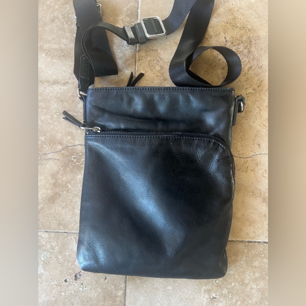 Margo black leather Crossbody very good condition no scratches or tears - Picture 5 of 8